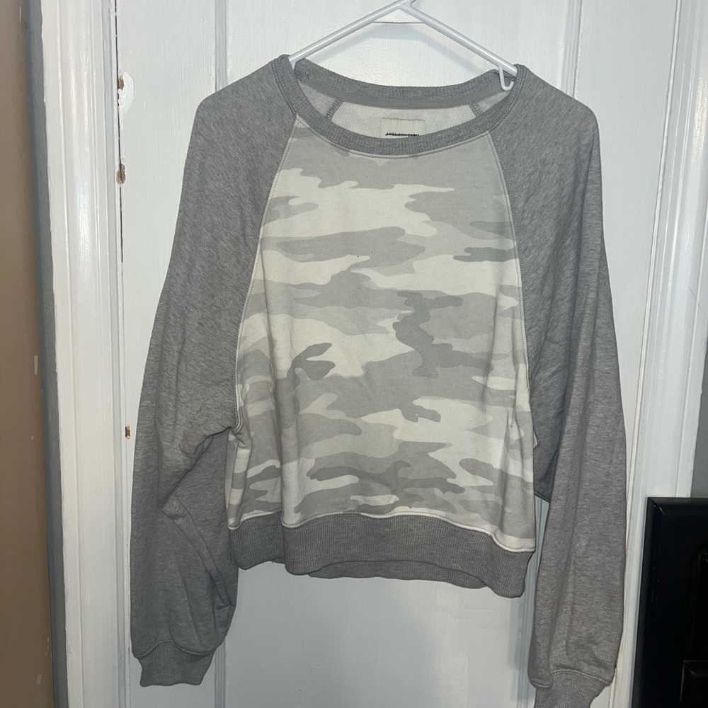 American Eagle Gray Camo Raglan Sweatshirt